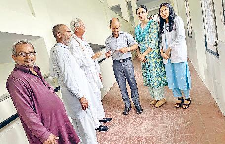 धूम्रपान के प्रति जागरुक किया, चालान काटे