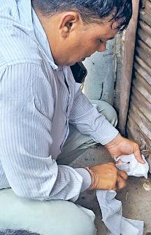 मीट की अवैध दुकानों को नप ने सील किया