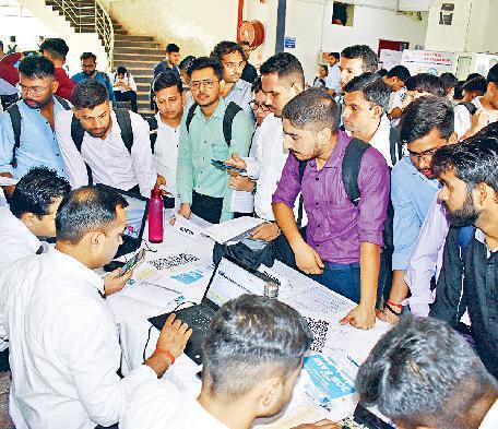 गंगा इंस्टीट्यूट में आयोजित मेगा जॉब फेयर में 700 विद्यार्थियों का चयन