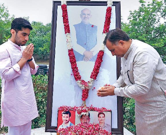 पूर्व मंत्री कैप्टन अभिमन्यु ने पूर्व मुख्यमंत्री को बताया गांव, गरीब व किसान का हितैषी पुण्यतिथि पर साहब सिंह वर्मा को दी श्रद्धांजलि