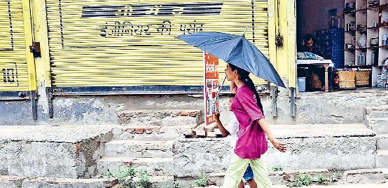 दिनभर बदलता रहा मौसम का मिजाज, उमस से नहीं मिली राहत