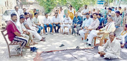 ईओ ने व्हीट अलाउंस सोमवार तक देने का दिया आश्वासन, हड़ताल खत्म