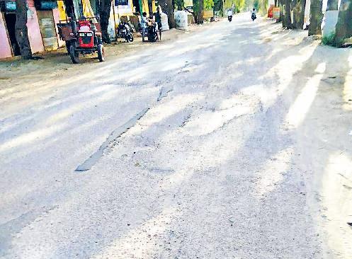 महेंद्रगढ़ से वाया बवानिया-भोजावास सड़क मार्ग की हालत खस्ता