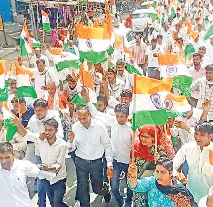 सैनिकों के सम्मान में नांगल चौधरी में निकाली तिरंगा यात्रा