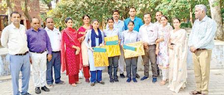 उत्कृष्ट प्रदर्शन करने वाले विद्यार्थी सम्मानित