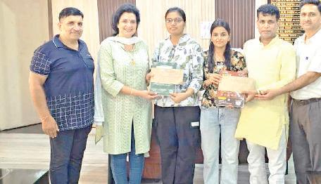 पीजी कॉलेज की छात्राओं ने परीक्षा में रचा इतिहास