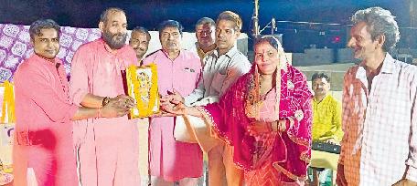 भजनों पर भाव विभोर हुए भक्तजन