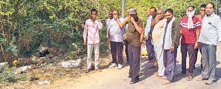 मोहल्लावासी बोले, अगर प्रशासन ने गंदगी साफ नहीं करवाई तो देंगे धरना महायचान में खुले में डाली जा रही मुर्गे व बकरे की खाल, लोग परेशान