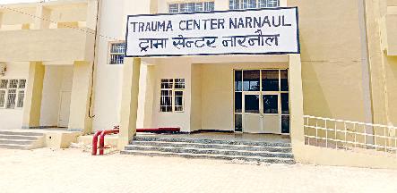 कोविड के इलाज के लिए ट्रामा सेंटर के द्वितीय तल पर 15 बैड का एक वार्ड आरक्षित कोरोना की दोबारा से एंट्री होने से जिला स्तर पर स्वास्थ्य विभाग हुआ अलर्ट