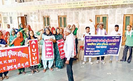 पांच जून को प्रदेशस्तरीय रैली में बढ़ चढ़कर भाग लेंगी मिड डे मील वर्कर्स