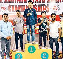 कराटा चैंपियनशिप में छात्र अक्षराज का शानदार प्रदर्शन, किया सम्मानित