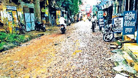 हट्टा बाजार के अतिक्रमण पर चलेगा नपा का पीला पंजा 20 वर्ष पहले हुआ था सड़क का निर्माण, अब गहरे गड्डे, वाहन चालक व राहगीर परेशान