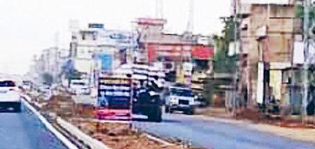 148बी शहरी क्षेत्र में स्ट्रीट लाइट नहीं होने से वाहन चालकों को उठानी पड़ रही परेशानी