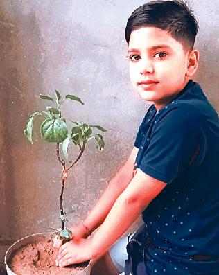 पर्यावरण की अलख जगा रहे बच्चे