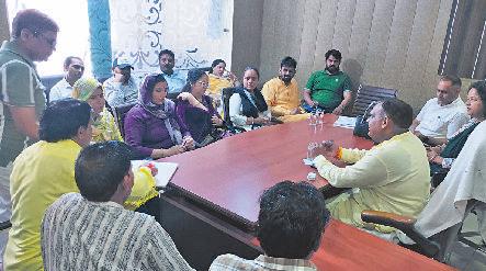 15 एजेंड़ों को किया शामिल, 37 मुद्दों पर बनी सहमति नपा की आम बैठक शांतिपूर्वक संपन्न सर्वसम्मति से अन्य मुद्दों पर बनी सहमति