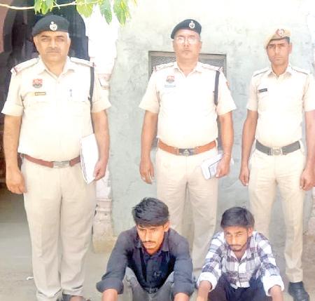 फर्जी नंबर प्लेट लगी बाइक चोरी की निकली, दो पकड़े