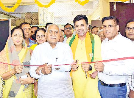 पूर्व मंत्री व विधायक ओमप्रकाश यादव ने किया उ‌द्घाटन केंद्र में मोदी सरकार के 11 साल पूरे होने पर भव्य प्रदर्शनी लगाई