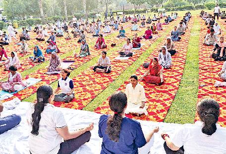 प्रोटोकॉल के तहत करवाया योगाभ्यास