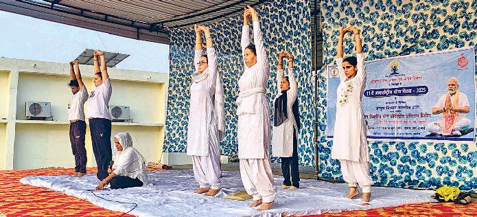 शिविर में करवाया योग क्रियाओं का अभ्यास