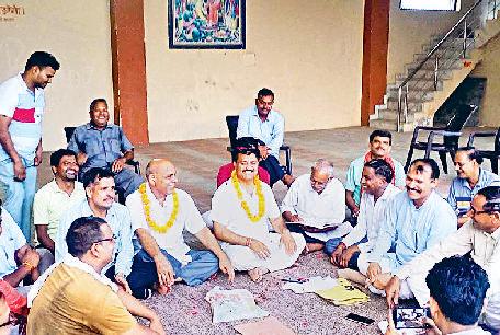 श्री आदर्श रामलीला कमेटी की कार्यकारिणी की बैठक आयोजित सुरेंद्र बंटी 10वीं बार चुने गए श्री आदर्श रामलीला कमेटी के प्रधान