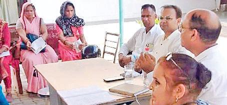 घटते लिंगानुपात को लेकर पीएचसी छिलरो में हुई बैठक