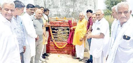 गांव या क्षेत्र का विकास सड़क मार्गों पर निर्भर करता हैः ओमप्रकाश यादव