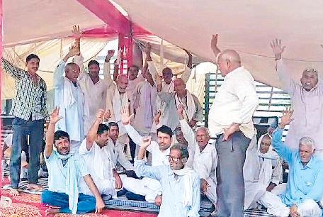 कोरियावास मेडिकल कॉलेज के नामकरण मामले में धरना जारी