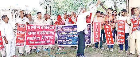 मेरे राम का सजा है दरबार भजन पर भाव विभोर हुए श्रद्धालु