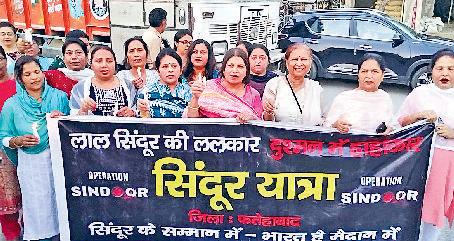 शहीद जवानों को दी श्रद्धांजलि