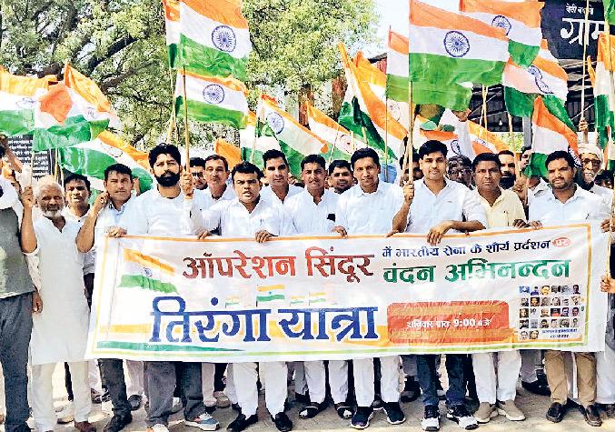 धांगड़ में गूंजे देशभक्ति के गीत तिरंगा यात्रा में उमड़े ग्रामीण