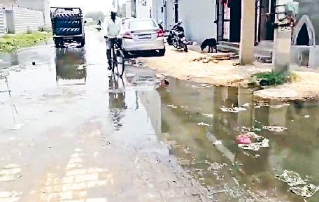 एक साल से उनके वार्ड की सड़क बदहाल, जुलाई 2024 से सीवरेज लाइन भी पूरी तरह बंद सीवरेज व पेयजल समस्या से खफा पार्षद ने सोमवार से आमरण अनशन की दी चेतावनी