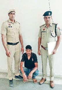 चोरी के मामले में 8 सालों से फरार चल रहा युवक काबू