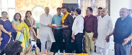 नीट में 16वां रैंक हासिल करने पर ध्रुव बंसल को अग्रवाल सभा ने किया सम्मानित