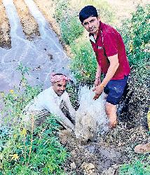 जगह-जगह से टूटी आरसीसी चैनल, पानी बह रहा है व्यर्थ नसीहत देने वाला विभाग ही जिम्मेदारियों को भूला