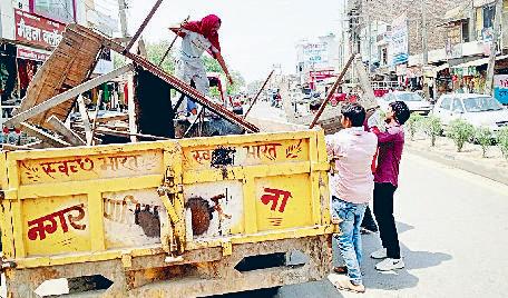 मुख्य बाजार में हटाया अतिक्रमण