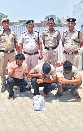 नशीले इंजेक्शनों सहित तीन काबू