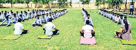 भोडिया खेडा व धांगड में कराया योग का अभ्यास