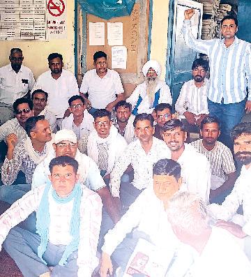 राष्ट्रव्यापी हड़ताल को लेकर कर्मचारियों ने की बैठक