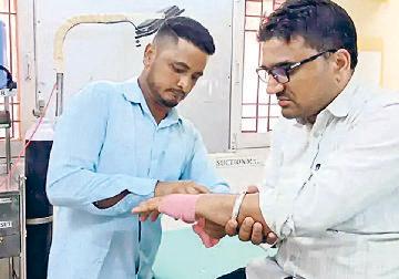 नशे में पटवारी पर बोला हमला