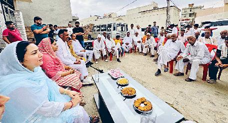 फ्री बिजली देने का वायदा करने वाली बीजेपी ने रेट बढ़ाकर जनता से किया विश्वासघात : सुनैना
