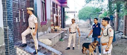 नशा तस्करों को पकड़ने व नशीले पदार्थों की बरामदगी के लिए छापेमारी