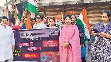 महिलाओं ने निकाली सिंदूर यात्रा