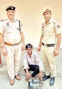 दुर्गा महिला स्कूल में चोरी का आरोपी गिरफ्तार, जेल भेजा