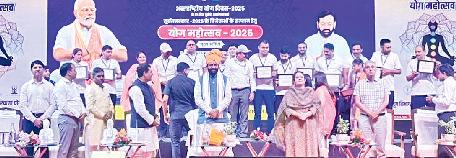 शाह सतनाम गर्ल्स स्कूल की प्रधानाचार्या सीएम से सम्मानित
