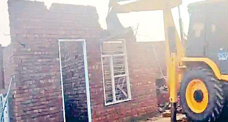 डीटीपी ने अवैध तारकोल फैक्ट्री व पंजाबी ढाबे को ढहाया