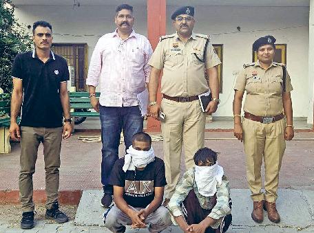 चोरी के आरोप में दो गिरफ्तार