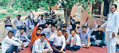 निजीकरण को बढ़ावा दे रही सरकार