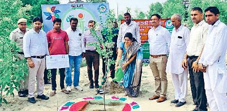 'एक पेड़ मां के नाम 2.0' से तहत किया पौधरोपण स्वस्थ वातावरण के लिए लगाएं ज्यादा से ज्यादा पौधे