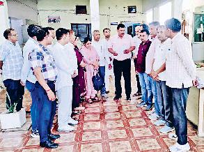 स्कूल टीचर एसोसिएशन ने डीईओ को सौंपा ज्ञापन