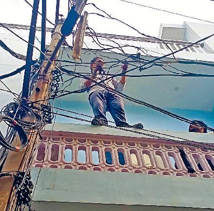 33 केवी दनौदा ब्रेक डाउन, बिजली गुल होने से लोगों को उठानी पड़ी परेशानी